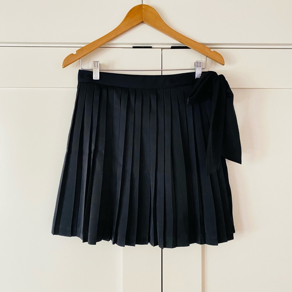 Gap - Pleated Black Skirt